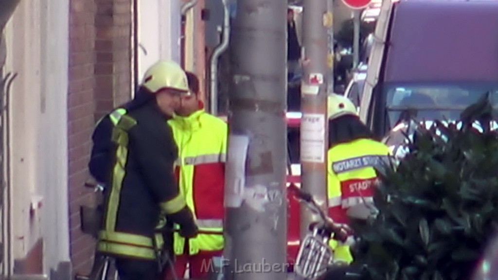 Einsatz BF Koeln POL SEK Koeln Suelz Aegidiusstr P14.jpg